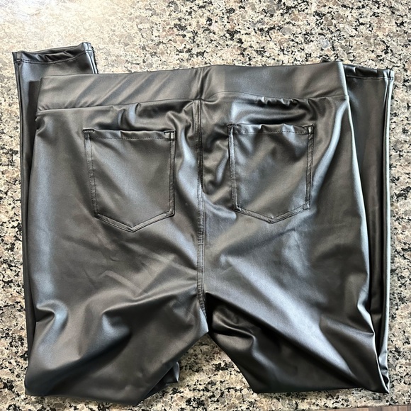 Torrid leggings - Picture 2 of 4